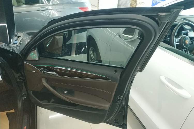 Used BMW 5 Series 2019 525Li Luxury Package
