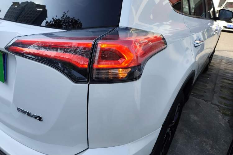 Used Toyota RAV4 2018 2.0L CVT Two-Wheel Drive Fashion X Edition
