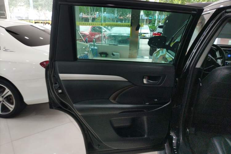 Used Toyota Highlander 2018 2.0T Four-Wheel Drive Luxury Version 7 Seats China VI Standard
