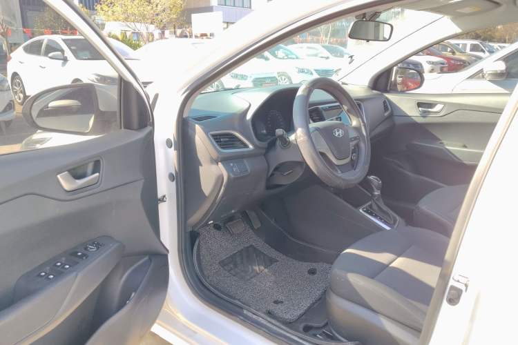 Used Hyundai Verna 2016 1.4L Automatic Cool Edition GLS
