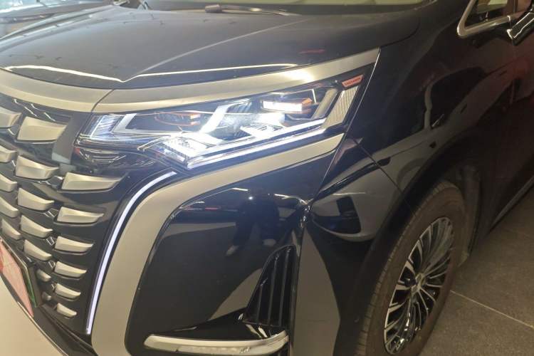 Used Denza D9 2022 DM-i 970 Four-Wheel Drive Flagship Model
