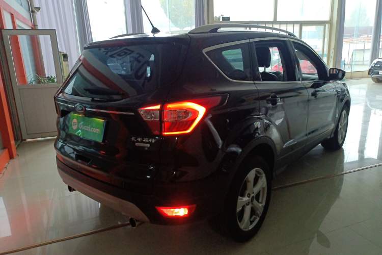 Used Ford Kuga 2018 EcoBoost 180 Two-Wheel-Drive Platinum Edition
