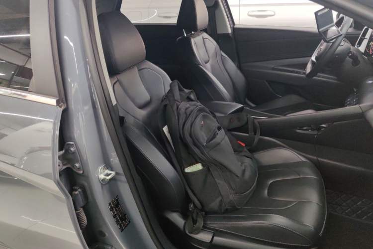 Used Hyundai Elantra 2022 1.5L CVT LUX Prestige Edition
