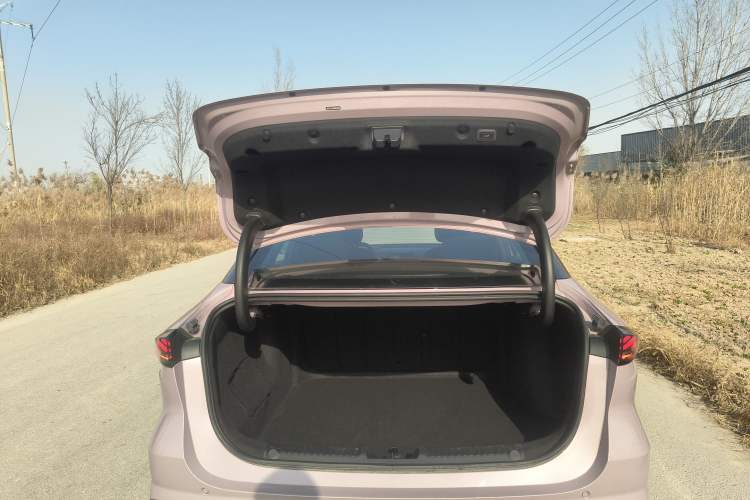 Used  L6 2024 125km Creative Edition
