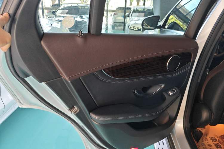 Used Mercedes-Benz GLC 2017 GLC 260 4MATIC Luxury Model
