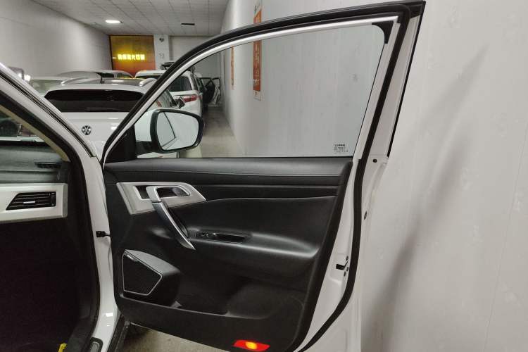 Used Geely Auto Emgrand X7 Sport 2018 1.8TD Automatic Two-Wheel Drive Smart 4G Connected Version