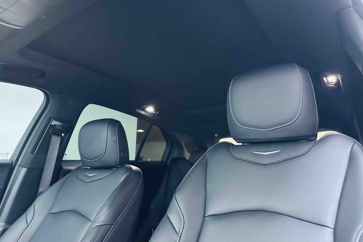 Used Cadillac XT4 2024 28T Two-Wheel-Drive Luxury Version
