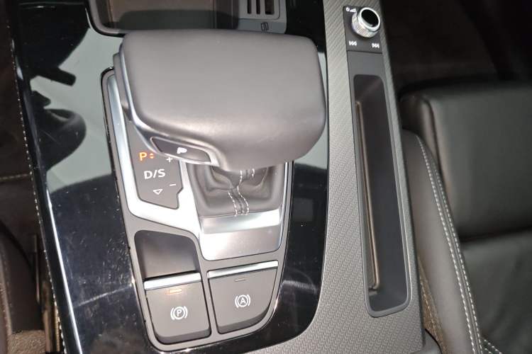 Used Audi Q5L 2023 40T Luxury Dynamic Model
