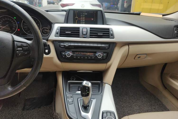 Used BMW 3 Series 2014 320i Sport Edition
