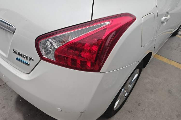 Used Nissan Tiida 2011 1.6L Manual Comfort Version
