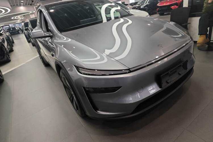 Used Tesla Model Y 2025 Rear-Wheel-Drive Version
