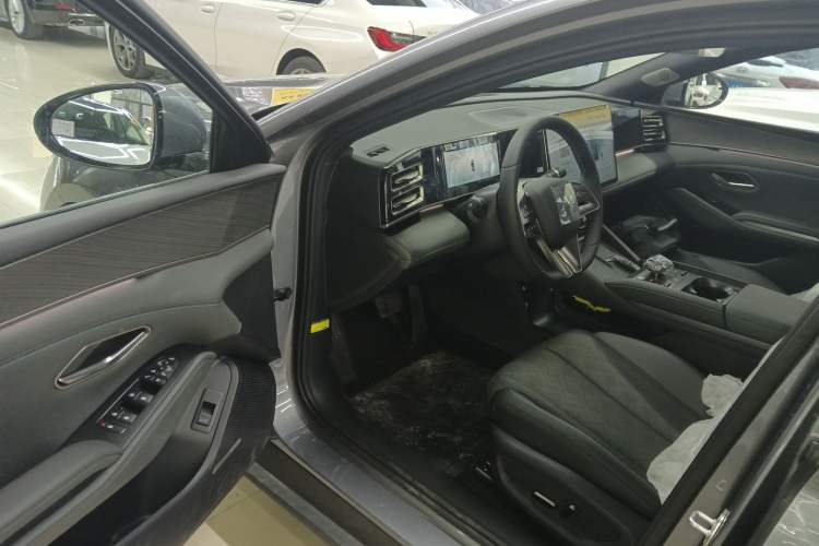 Used BYD Qin L 2024 DM-i 120KM Excellence Model