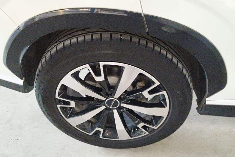 Used Roewe D5X DMH 2024 135 Tech Edition