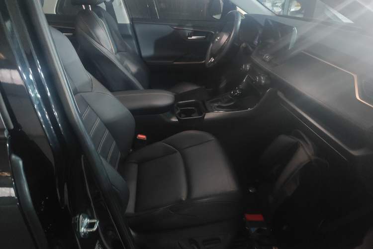 Used Toyota Wildlander 2024 2.0L CVT Two-Wheel Drive Luxury PLUS Edition