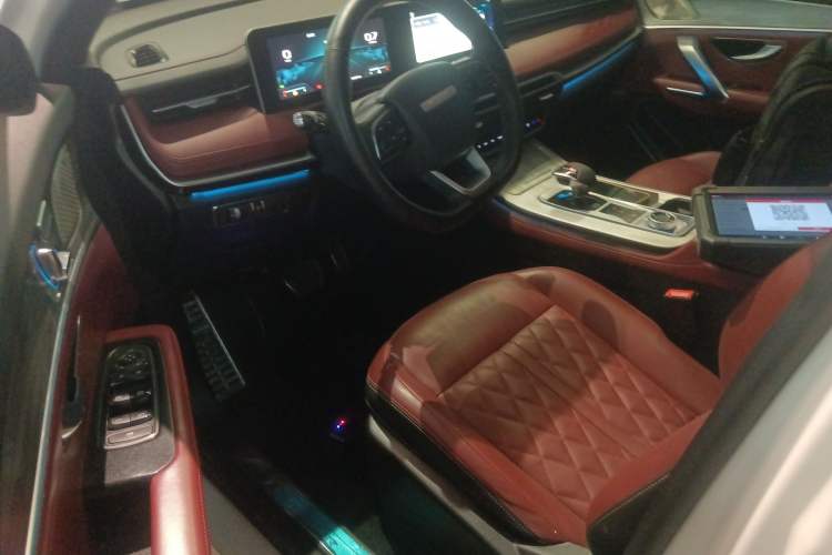 Used JETOUR X70 PLUS 2023 1.5T DCT Brave PLUS 7-Seater
