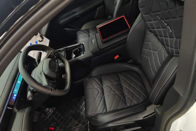 Used Lynk & Co Lynk & Co 10 EM-P 