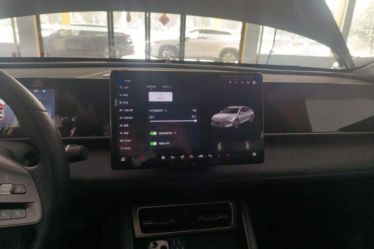 Used BYD Qin L 2025 DM-i Smart Drive 120KM Leading Model
