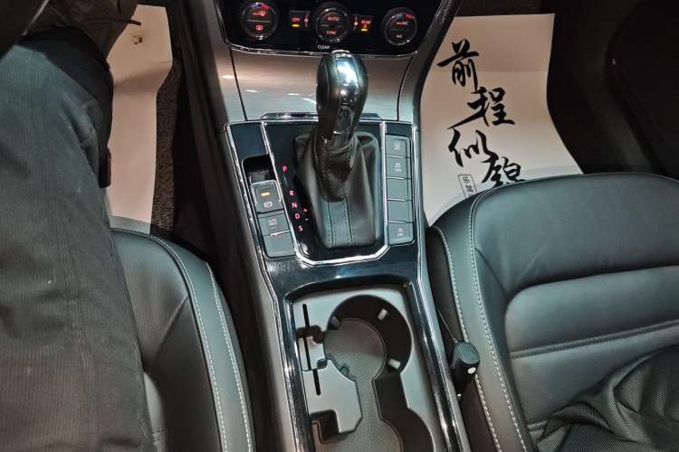 Used Volkswagen Passat 2016 330TSI DSG Luxury Edition
