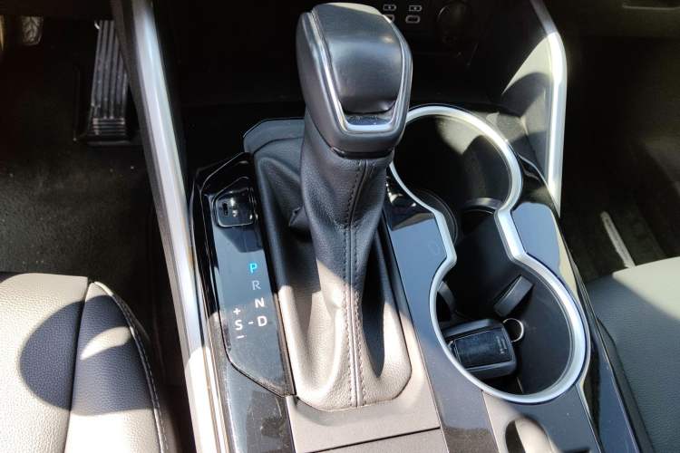 Used Toyota Highlander 2023 2.5L Smart Electric Hybrid Dual-Motor All-Wheel-Drive Luxury 7-Seater
