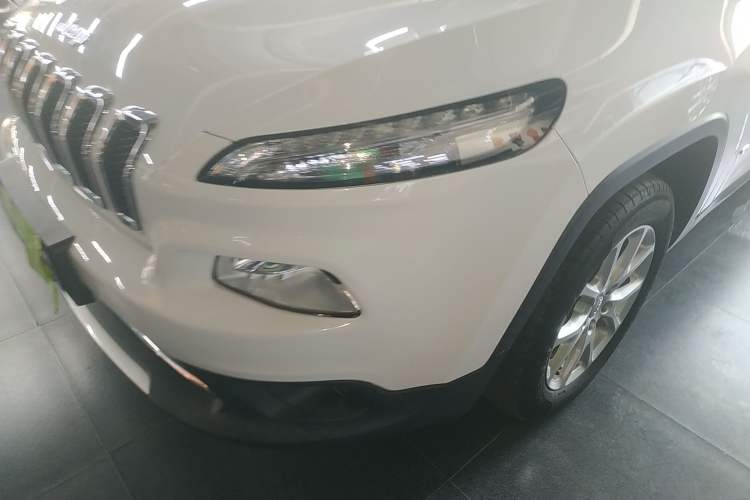 Used  Cherokee 2017 2.0L Superior Edition