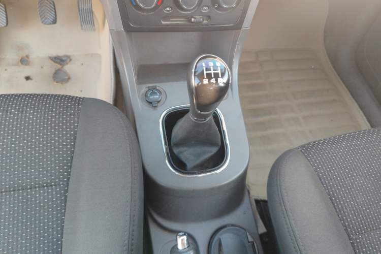 Used Dongfeng Fengon 360 2015 1.5L Manual Comfort 7-Seater China IV Standard
