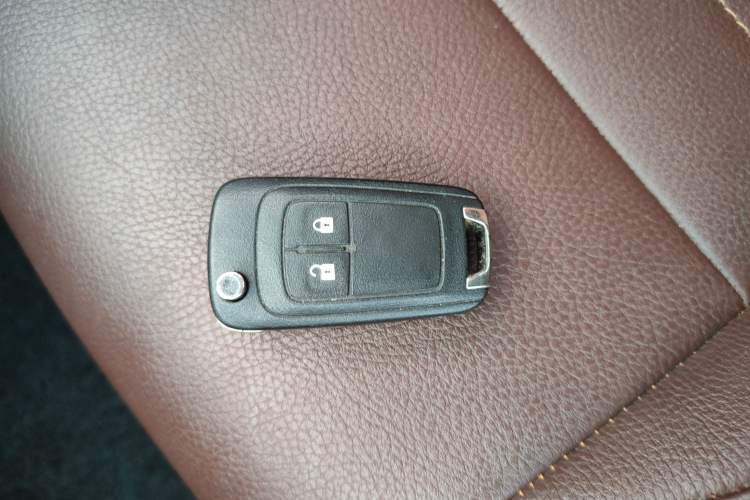 Used Buick Encore 2015 1.4T Automatic Two-Wheel Drive Urban Elite Version
