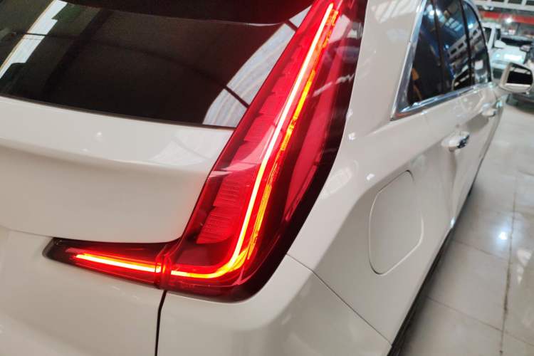 Used Cadillac XT4 2020 28T Two-Wheel-Drive Leading Version
