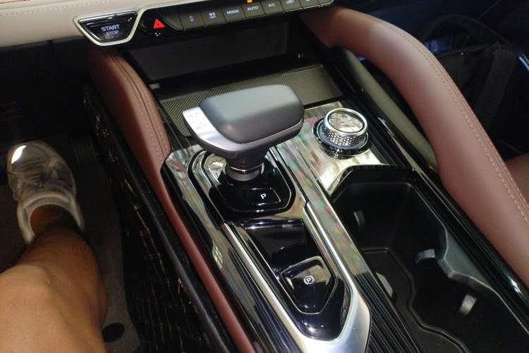 Used Geely Auto Monjaro L 2024 2.0TD High-Power Automatic Two-Wheel Drive Yunqi Version
