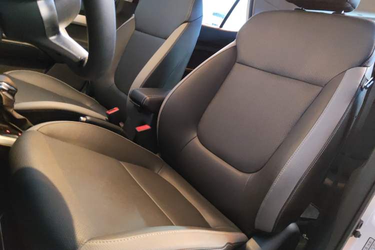 Used Kia kx1 Stonic 2021 1.4L CVT Sunroof Model
