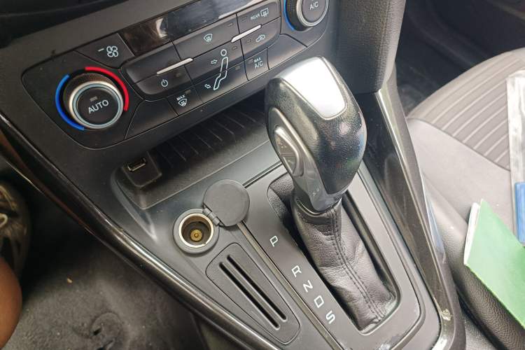 Used Ford Focus 2017 Hatchback 1.6L Automatic Fashion Edition Smart Drive Version
