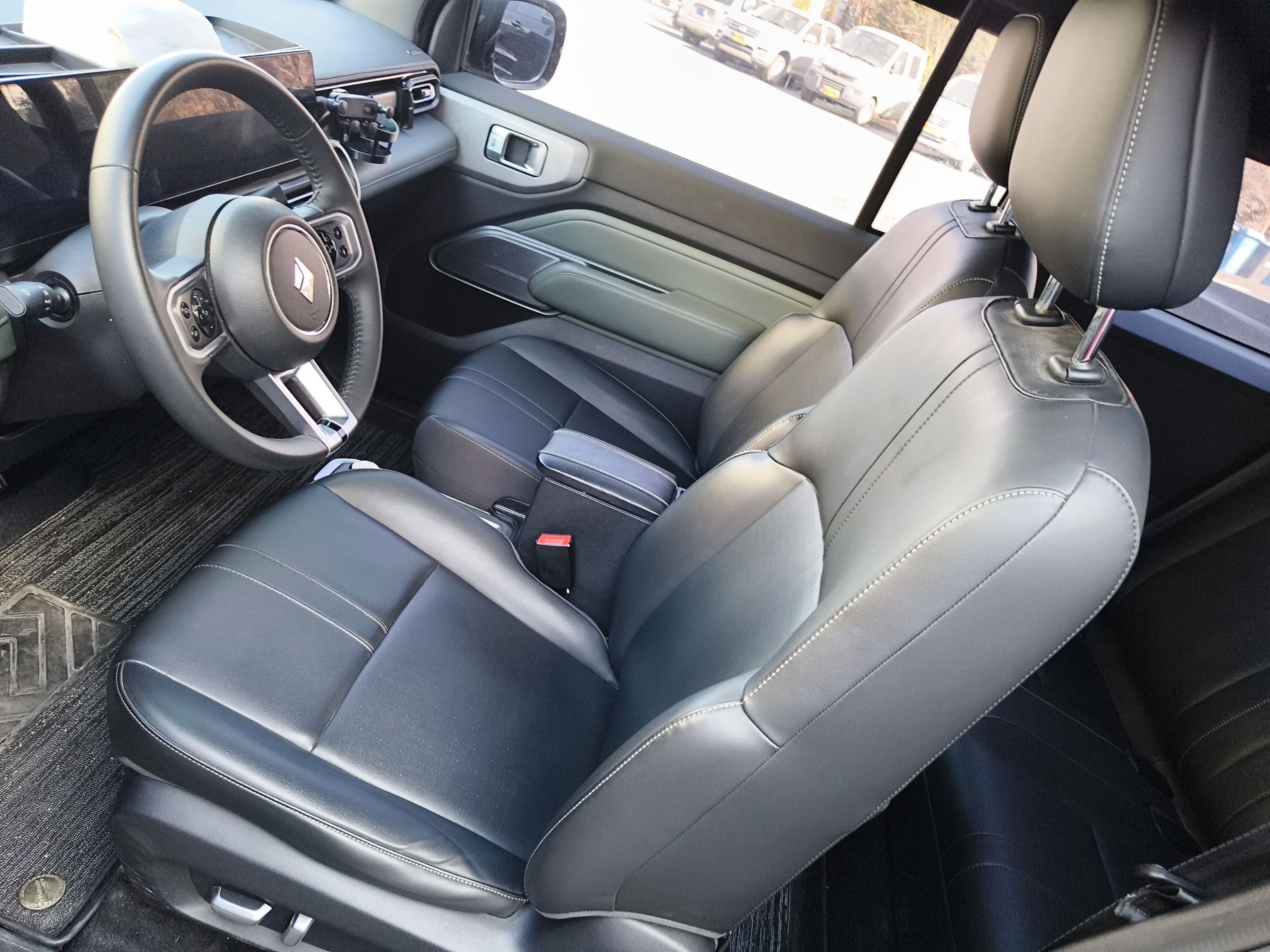 Переднее сиденье в автомобиле