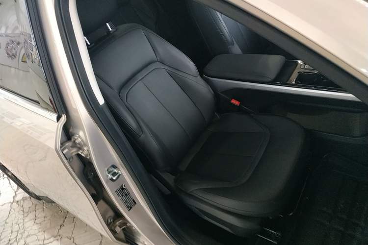 Used Wuling Xingguang 2024 Co-Creation Edition 510 Advanced Model
