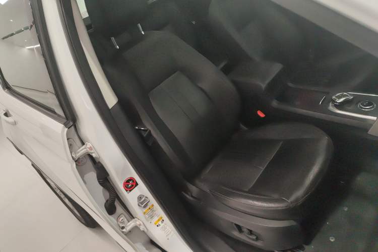 Used Land Rover Discovery Sport 2018 240 PS SE Version