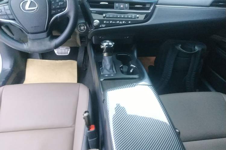 Used Lexus ES 2022 200 Excellence Edition
