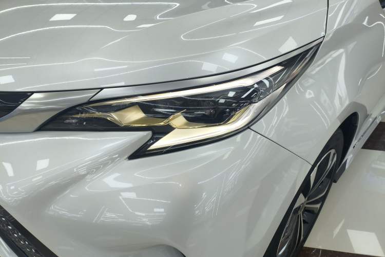 Used Toyota Granvia 2023 2.5L Hybrid Flagship VIP Edition