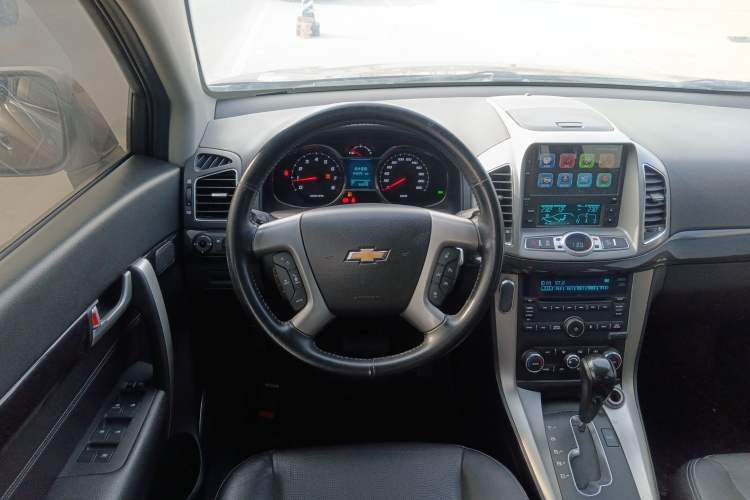 Used Chevrolet Captiva 2017 2.4L 4x4 Flagship Edition 7-Seater
