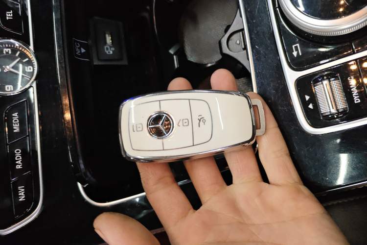 Used Mercedes-Benz E-Class 2016 E 300 L Sporty and Stylish Model