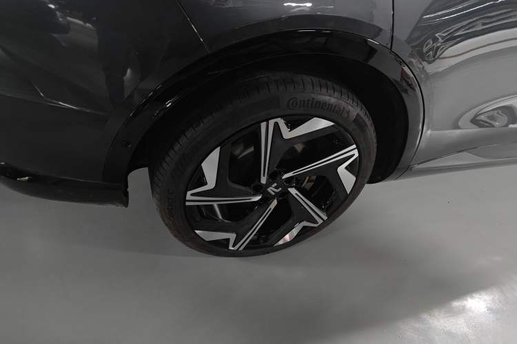 Used  R7 2024 Advanced Edition