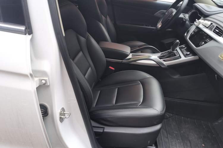 Used Geely Auto Emgrand X7 Sport 2016 1.8TD Automatic ZhiShang Model
