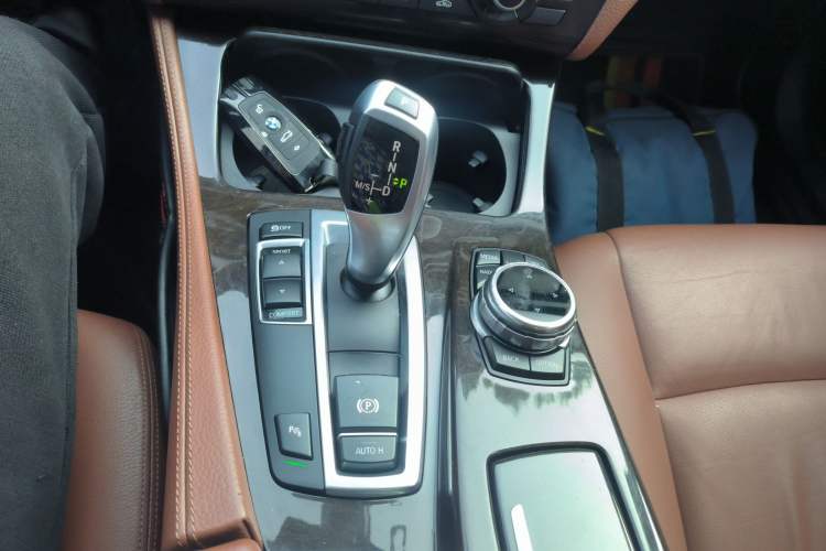 Used BMW 5 Series 2014 525Li Leading Model
