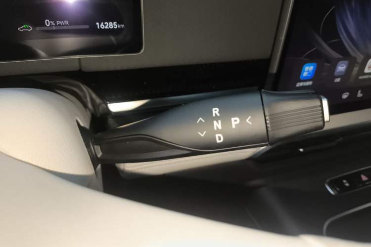 Used VOYAH Dream 2025 PHEV Four-Wheel-Drive Flagship Version – Qiankun Edition