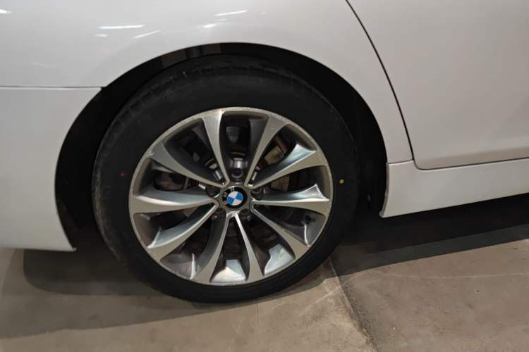 Used BMW 5 Series 2017 525Li Leading Model
