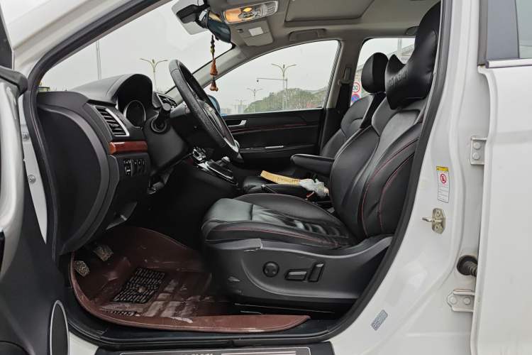 Used Haval H6 2015 Upgraded Model 1.5T Manual Two-Wheel Drive Prestige Version
