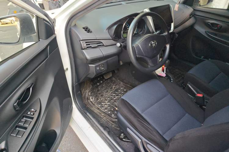 Used Toyota YARiS L 2019 1.5E CVT Dynamic Edition China VI compliant
