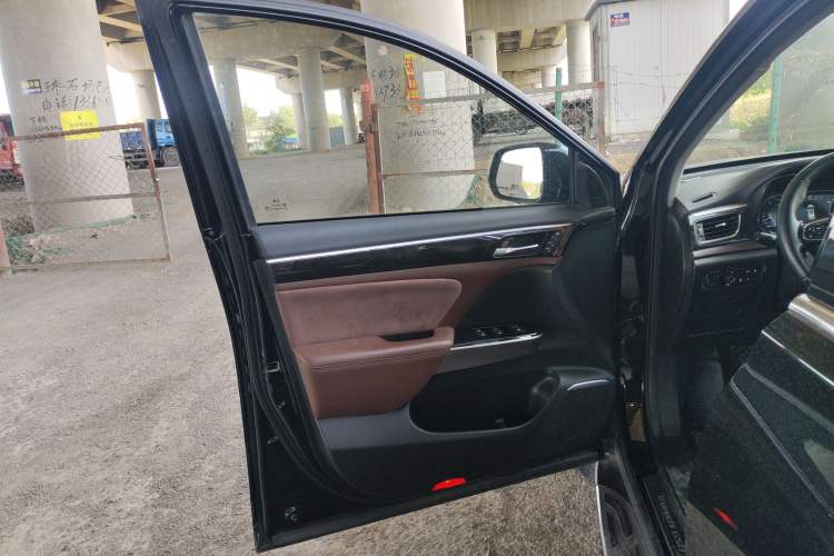 Used GAC Trumpchi GS8 2017 320T Two-Wheel Drive Luxury Smart Connectivity Version (7 Seats)