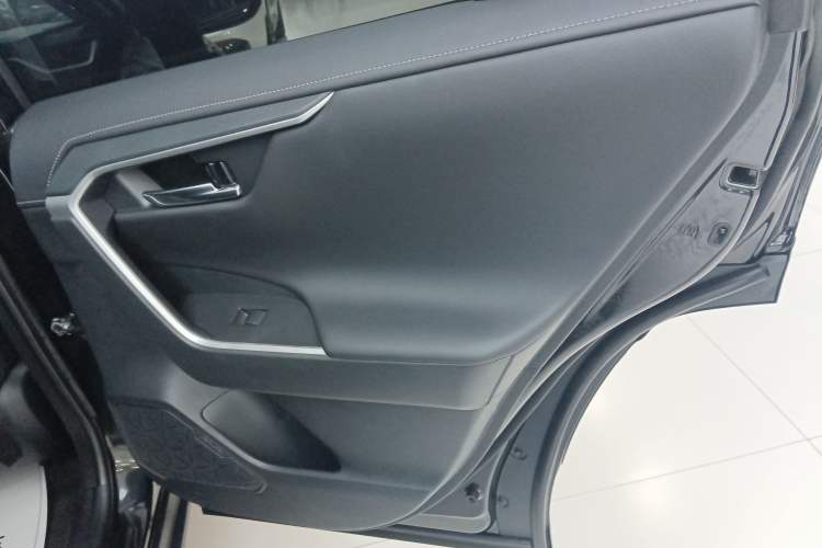 Used Toyota RAV4 2023 2.0L CVT Two-Wheel Drive Fashion Plus Edition
