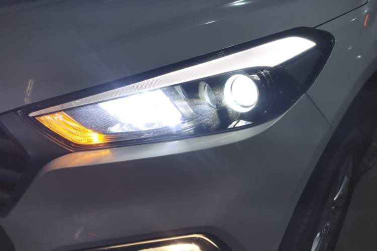 Used Hyundai Tucson 2018 1.6T Dual-Clutch Two-Wheel Drive 15th Anniversary Special Edition
