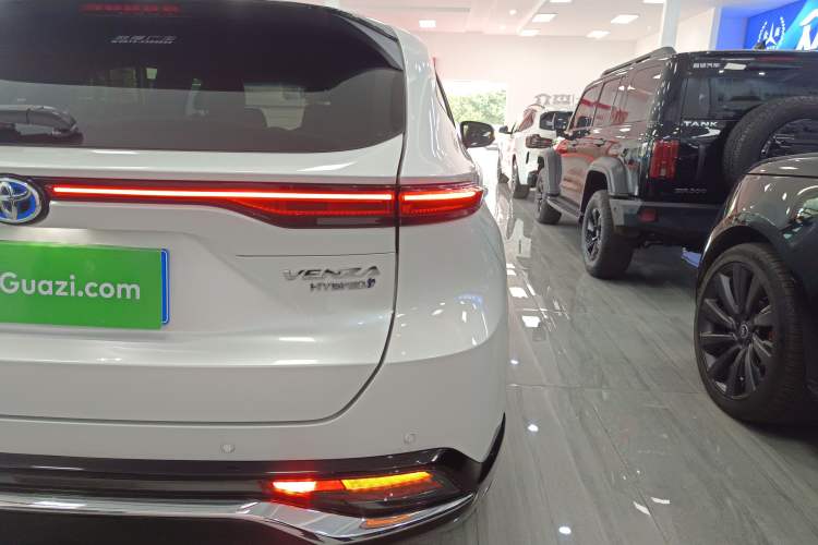 Used Toyota Venza 2023 2.5L Smart Electric Hybrid Dual-Drive Prestige Version
