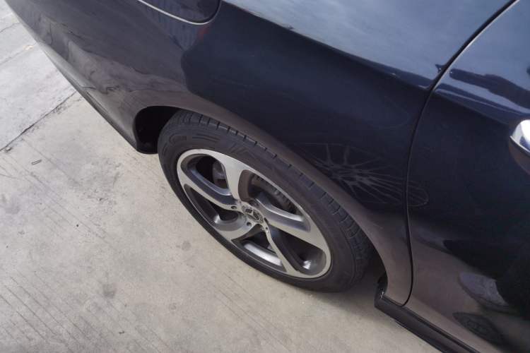 Used Mercedes-Benz E-Class 2019 E 300 L Sporty and Stylish Model