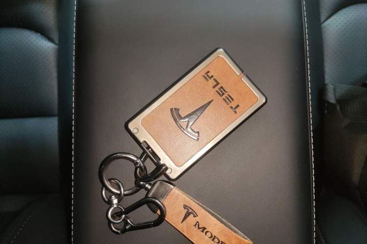 Used Tesla Model Y 2023 Rear-Wheel-Drive Version
